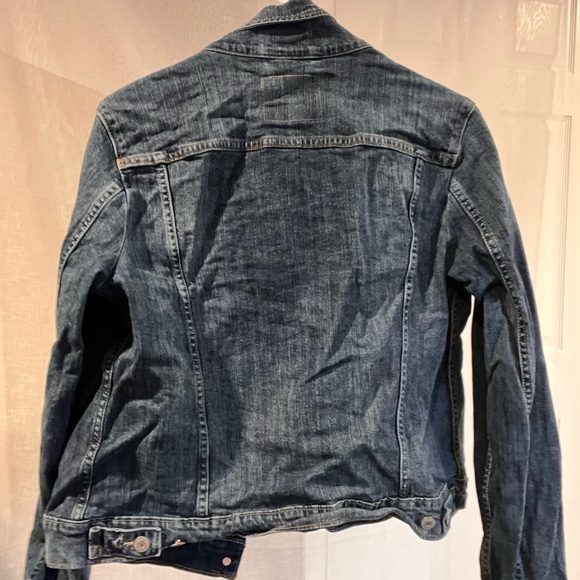 Medium Wash Levi’s Jean Jacket - Picture 3 of 5